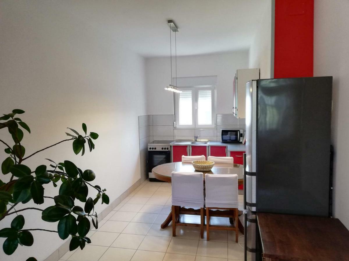 Spacious Family Apartment With Parking In The Shade And Barbecue House 希贝尼克 外观 照片