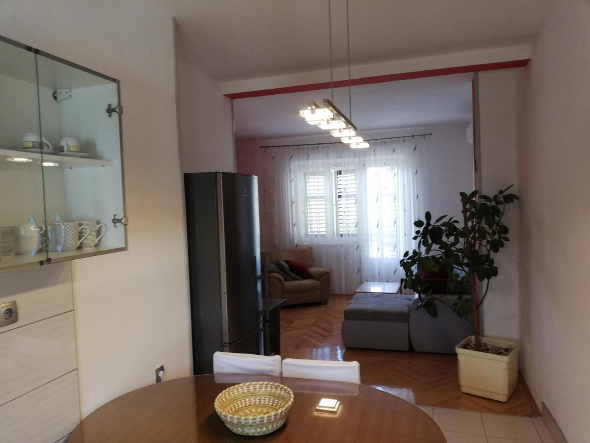 Spacious Family Apartment With Parking In The Shade And Barbecue House 希贝尼克 外观 照片