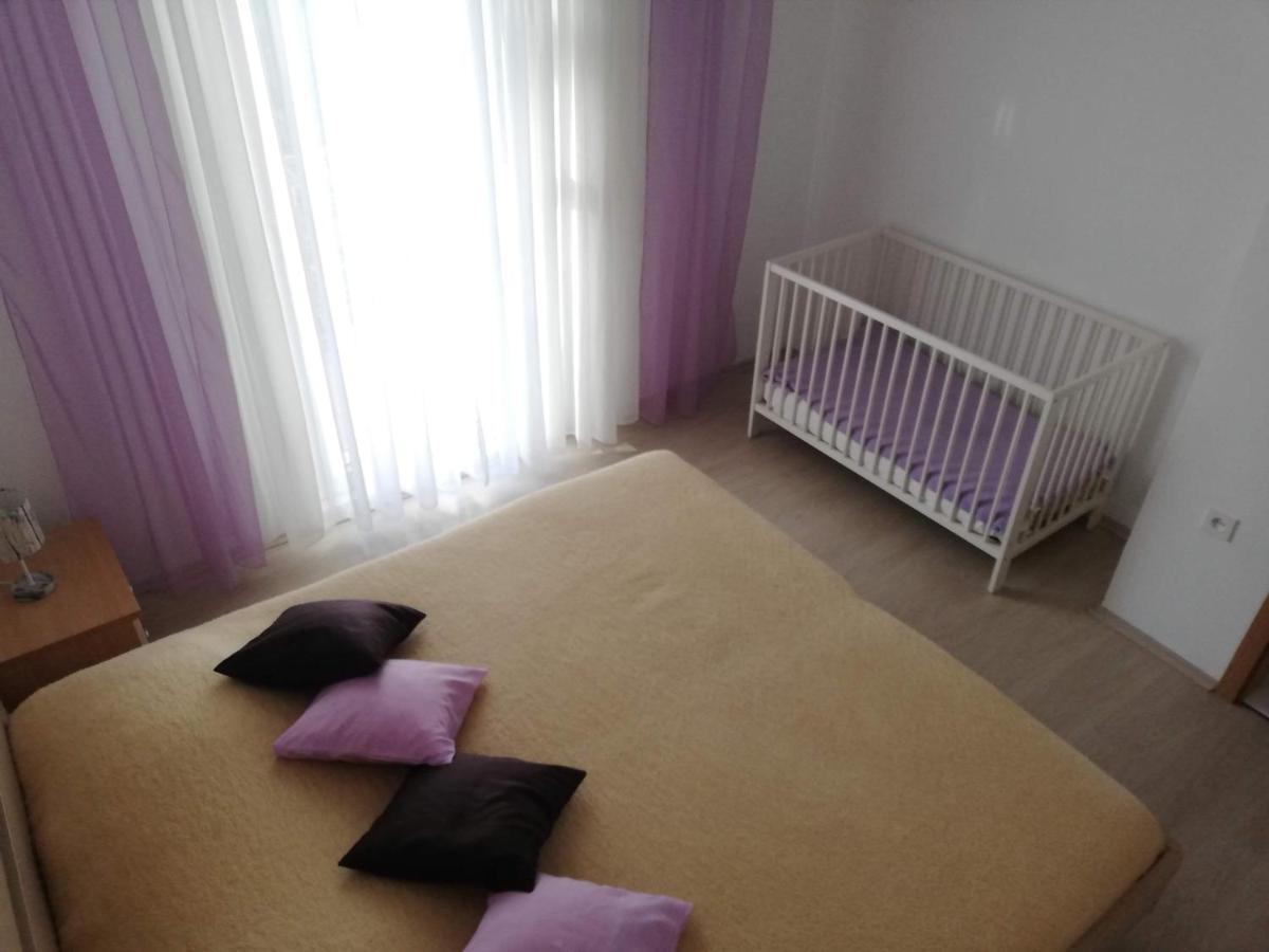 Spacious Family Apartment With Parking In The Shade And Barbecue House 希贝尼克 外观 照片